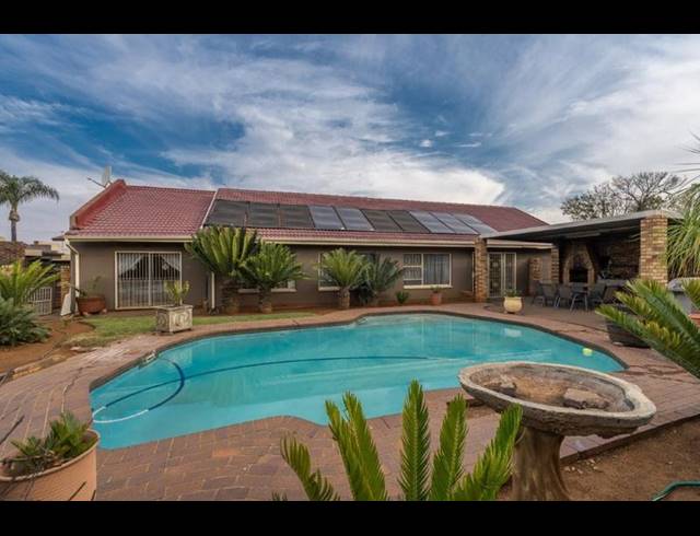 4 BEDROOM HOUSE FOR SALE IN ALBEMARLE EXT 2